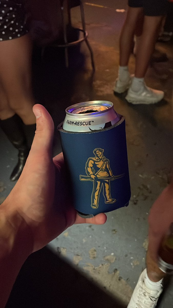 voiceofpriceVOP's tweet photo. Koozie at the bar #thatplays https://t.co/D1qcBgSflG
