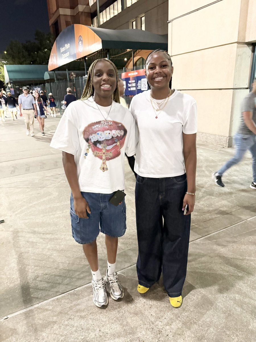 dill2025's tweet photo. How ‘bout those Stros? Tough loss but it’s always a time with good people. Thank you @aylamm2_ for the invite. Good luck to you and @AFoy23 at school! On and off the court 💜 https://t.co/1TtnUHYwBu