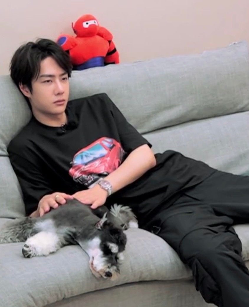 zaiinzam's tweet photo. “เป็นอะไรอีก”

“ … ”

“อ้วน”

“ป๊าใช้คำว่า เป็น อะไร อีก หรอ”

“ป๊าคุยก็ไม่คุยด้วย ไม่งั้นป๊าจะไปแล้วนะ”

“ไปไหนอีกอะ”

“ดูพูด”

“เหอะ มะวานวันแม่นะ พี่ก็อยากอยู่กับดี๊อะ แต่ป๊าเอาดี๊พี่ไปไหนทั้งวัน ไม่ยอมพาพี่ไปด้วยอีก”

“เดท”

“ได้ยังไง”

“อ่าว ดี๊แกก็แฟนป๊านะ”

“พี่ไม่ฟัง” https://t.co/oN6BKNIpIo