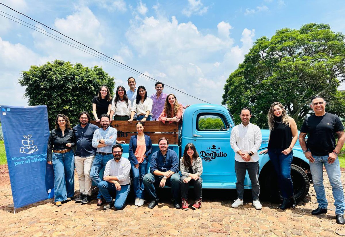 AlianzaExClima's tweet photo. 🌐✨ Hoy, junto a Manto y el Comité Consultivo de Empresas, avanzamos en nuestro sociograma para fortalecer la Alianza Empresarial por el Clima.

Gracias a Diageo, Sofía Hernández, @SedecoJalisco y @SemadetJal por su apoyo y compromiso. 💚

#AlianzaEmpresarialPorElClima https://t.co/G64YZTitG1