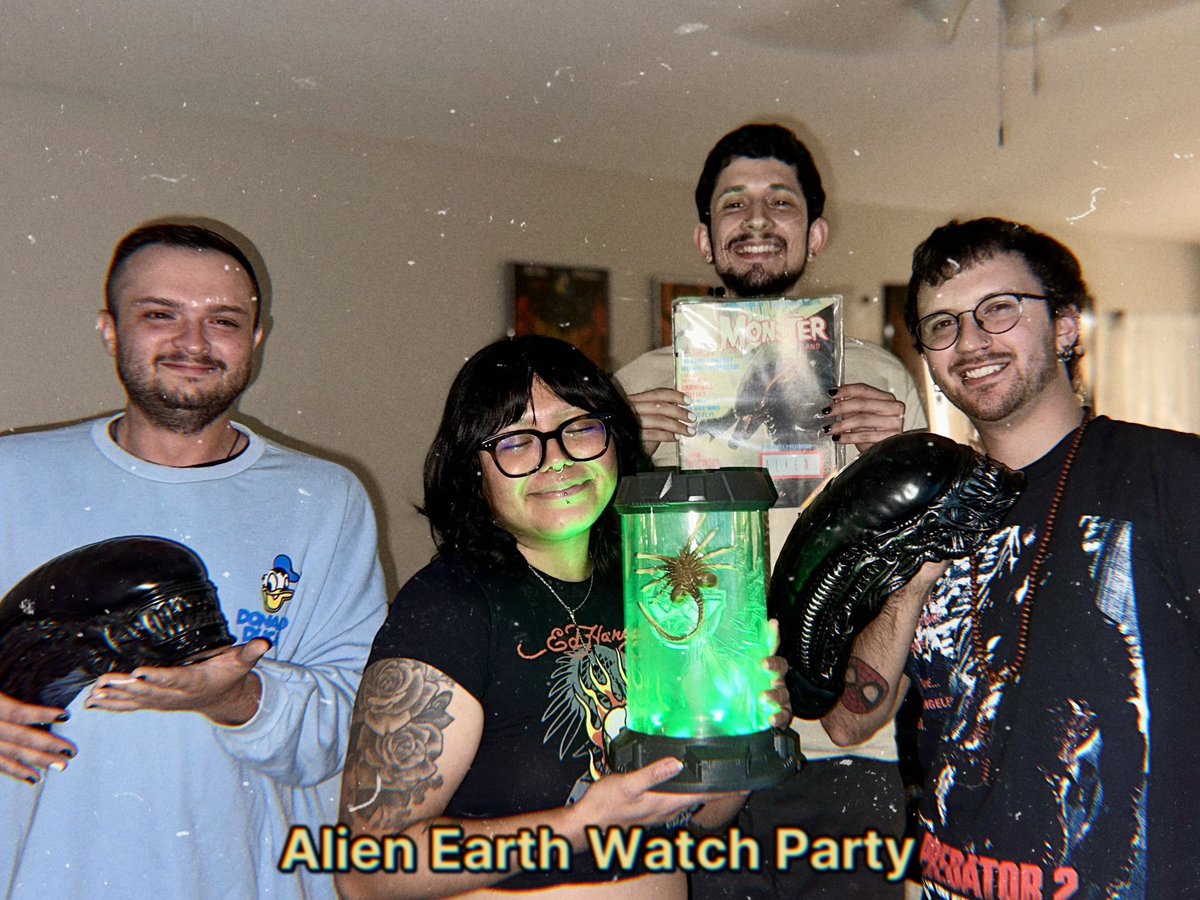 lamarstaysweird's tweet photo. #AlienEarth watch party🌎 https://t.co/awnEPJeqxS