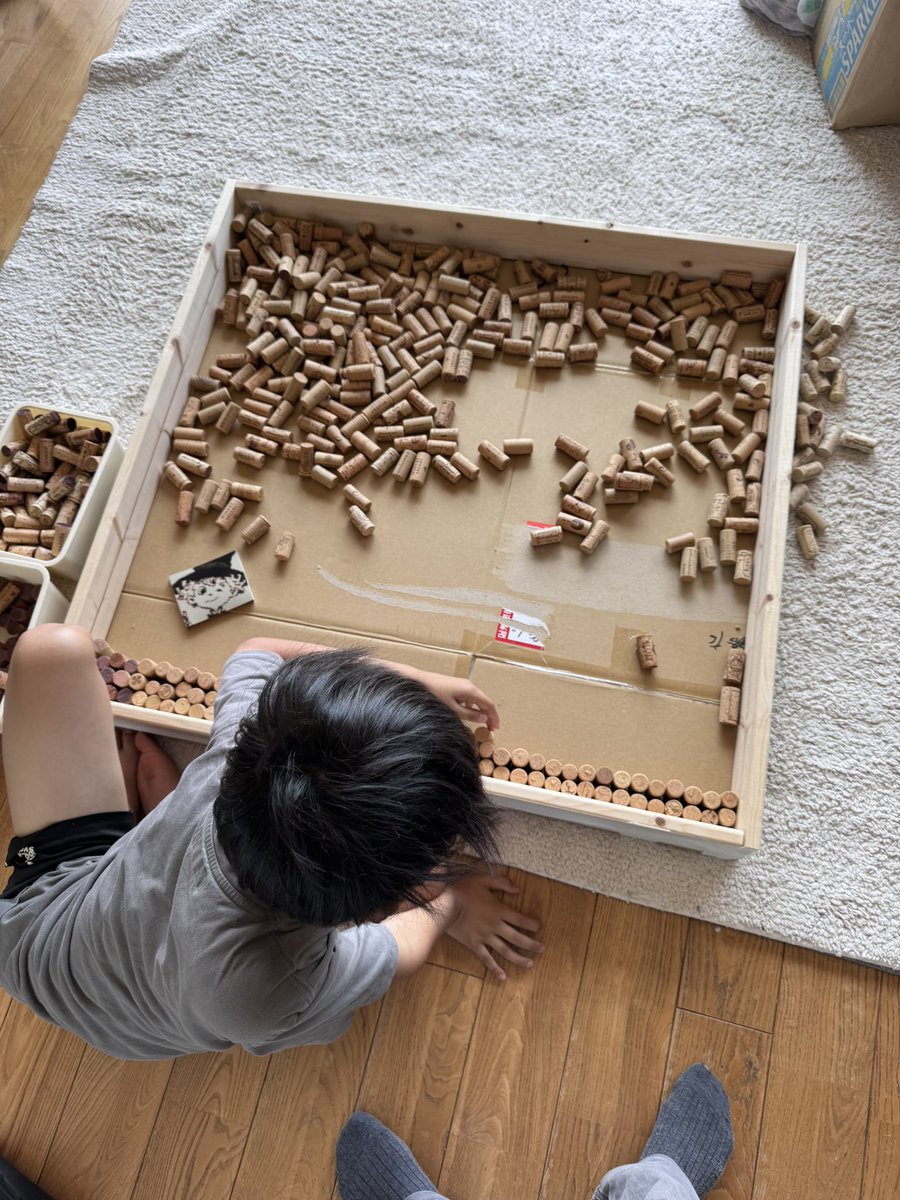 hideokonK's tweet photo. 小6の夏休みの自由研究！
ミュージカル「えんとつ町のプペル」
観に行くまでに間に合うか？
#poupellemovie 
#nishinoakihiro https://t.co/8QkIhfF2CD