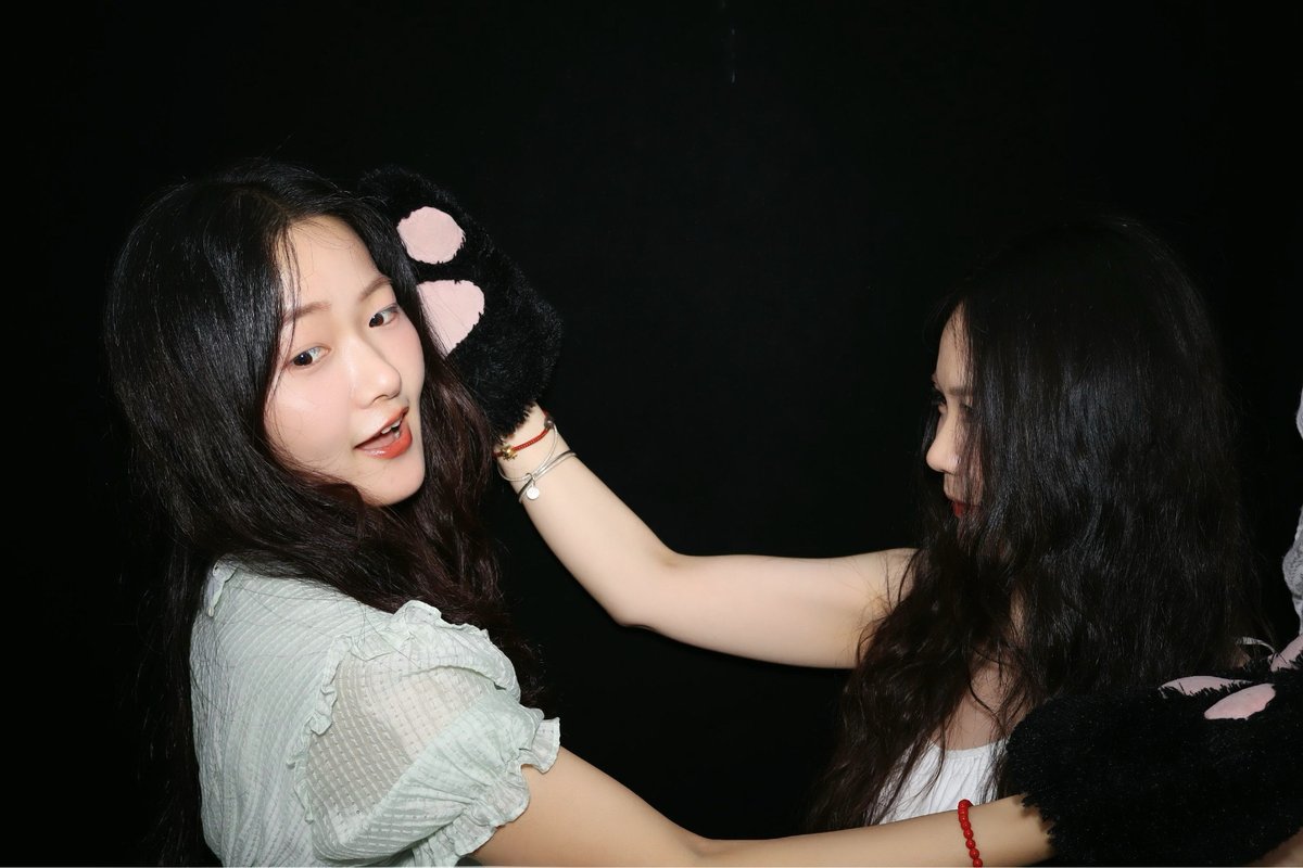 这个圈子不都是抱团的嘛，谁跟我抱团呀😉快来快来