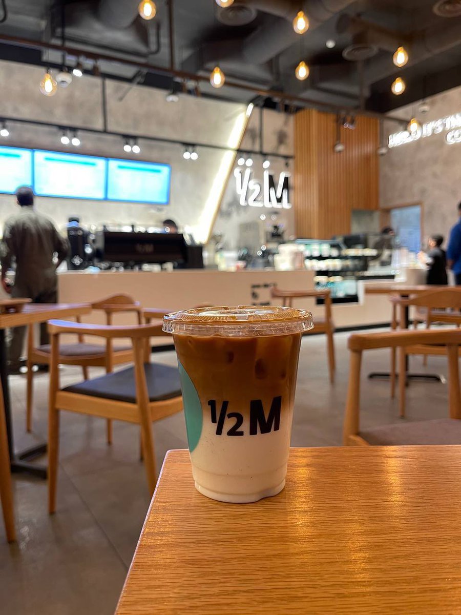 أنا مابينَ صُوتك وصورتكَ ألقَى رِضاي .