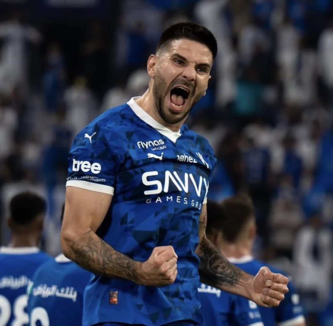 عندي شيء بخاطري واتمنى يصير ..
دام ميترو ماله نيه يطلع ياخي خله وسجله بالاسيويه فقط

منها تستفيد منه بالنخبة ومنها ممكن لا سمح الله نونيز ما ينجح معنا او تجيه اصابه يعني خله خيار محتمل.

مثل الاهلي سجل فيرمينو للنخبة فقط وكان من اهم اسباب تحقيقهم للبطوله.

ياليت يفكرون فيها 👏🏻💙