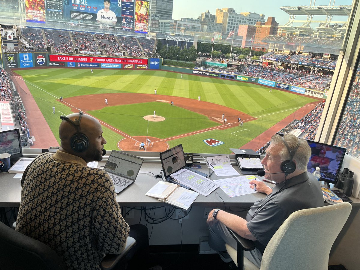 ProducerJohnnyG's tweet photo. In the booth with two Hall of Famers! Hammy and CC! https://t.co/csorToOgNj
