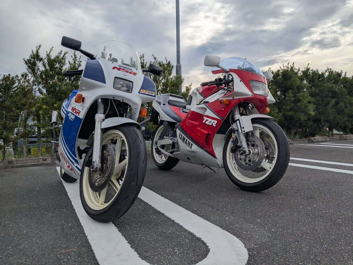 macchi_tetsu's tweet photo. どっちもオレのバイク🏍 https://t.co/YRc5ZWw7GG