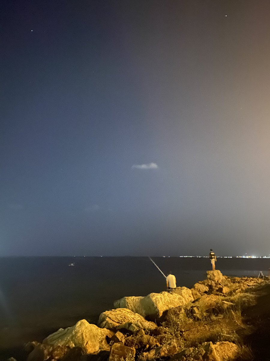 “Gece, deniz ve balık tutanların sessiz sabrı… Bazen tek ihtiyacımız olan biraz huzur.”