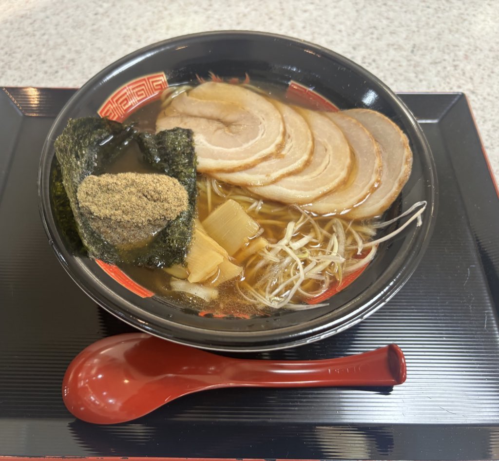 Cardinal_onc's tweet image. 新潟県佐渡市 #麺処おけさ
鬼煮干し拉麺
お盆は朝ラーから始まる🥰
佐渡汽船のおけさ丸 船内にある
麺処おけさの“鬼にぼ”👹
1、2分で提供されたラーメンは
スープとの馴染みもよく
魚粉特有の嫌な感じも少ない
美味しく&サクッと‼️
完飲させて頂きました🙏✨
#新潟 #ラーメン