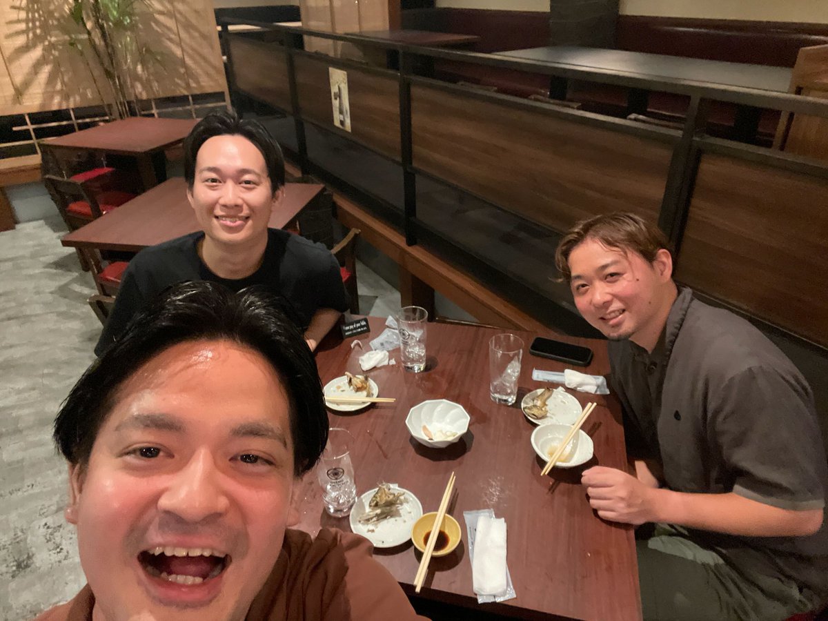 リファラル採用

弊社、本気で推進してます！
会社の福利厚生で誘いたい人と気軽にご飯に行ける制度ができました。昨日はCSの岩永さんと。
7月中旬開始ですが早速制度利用からのスピード内定まで出てます。笑

タダ飯への引力も多少ありますが、組織浸透なくして結果は生まれないので良い感じです！