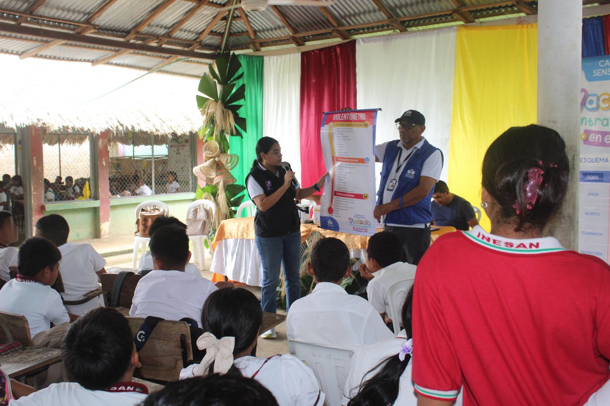 DefensoriaCol's tweet photo. Fomentamos el conocimiento, la interculturalidad y la diversidad étnica en niñas, niños y adolescentes en Córdoba 

Más de 150 estudiantes de la Institución Educativa Santander, corregimiento Santander de la Cruz (Tuchín), participaron en una actividad de promoción y divulgación en #DDHH como parte de la conmemoración del #DíaInternacionalDeLosPueblosIndígenas.

Este espacio fortaleció el respeto por la diversidad cultural, promovió la inclusión y fomentó el conocimiento de los derechos humanos con enfoque étnico diferencial en niñas, niños y adolescentes.