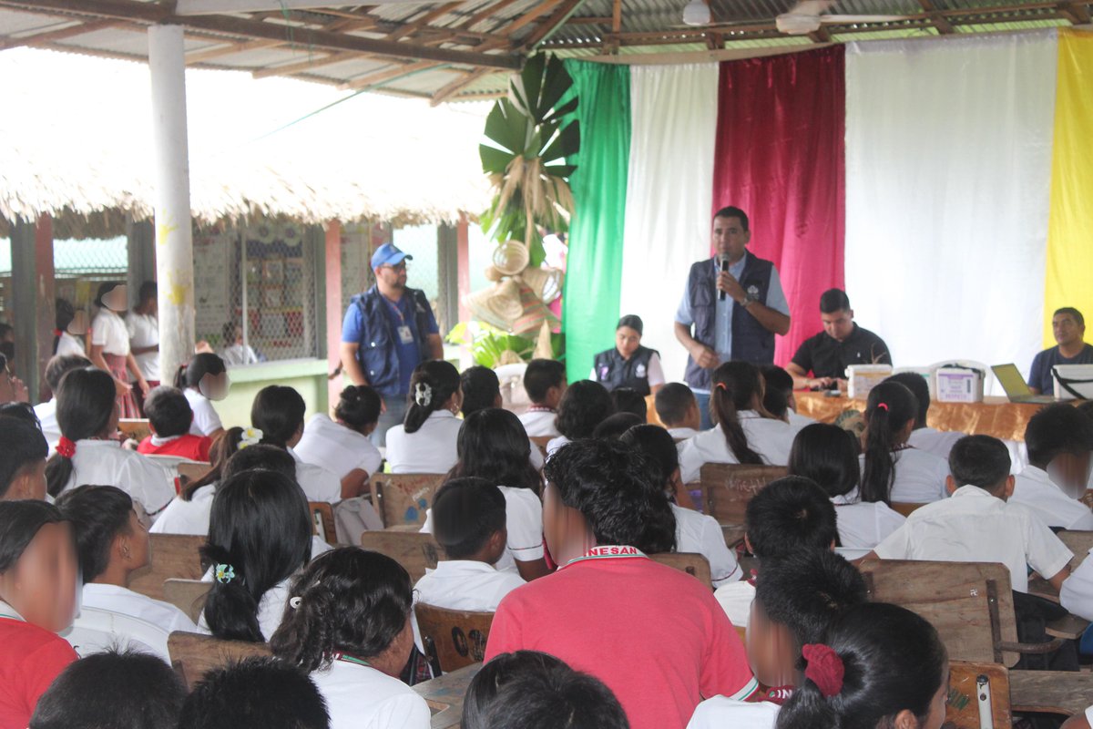 DefensoriaCol's tweet photo. Fomentamos el conocimiento, la interculturalidad y la diversidad étnica en niñas, niños y adolescentes en Córdoba 

Más de 150 estudiantes de la Institución Educativa Santander, corregimiento Santander de la Cruz (Tuchín), participaron en una actividad de promoción y divulgación en #DDHH como parte de la conmemoración del #DíaInternacionalDeLosPueblosIndígenas.

Este espacio fortaleció el respeto por la diversidad cultural, promovió la inclusión y fomentó el conocimiento de los derechos humanos con enfoque étnico diferencial en niñas, niños y adolescentes.
