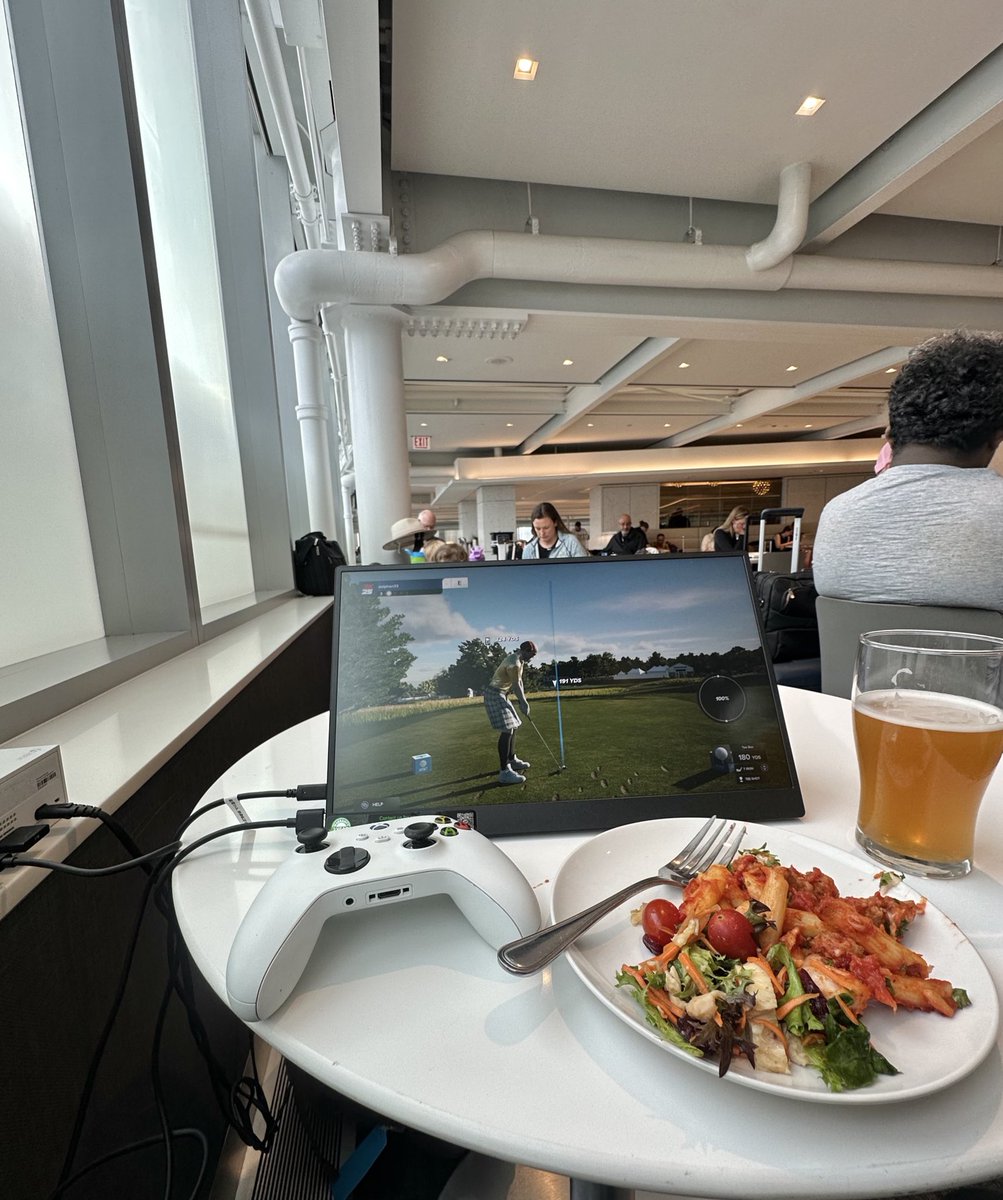 naturdayguy's tweet photo. Flight got delayed 5 hours. Good players adjust https://t.co/4VpwAqB04g