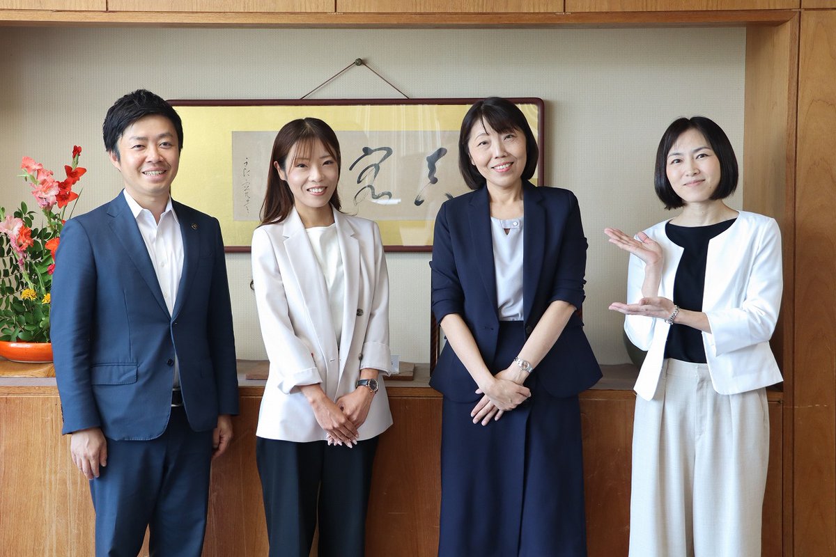 sanjo_city's tweet photo. 市長出演のラジオ「えんがわでランチブレイク」📻
今週から4週にわたり、三条看護・医療・歯科衛生専門学校の皆さんがゲスト✨
1週目となる今週は、事務の羽鳥さんと看護教員の坂井先生から、学校の雰囲気や魅力、学生の皆さんの様子などをお聞きします！

♪放送は、本日8/13(水)12:30～ 
https://t.co/s2p2gAdpRZ
ラジコのタイムフリーでも聴けます🎧

#hospi #三条市 #FMNIIGATA #選びたくなるまち三条 #えんがわでランチブレイク