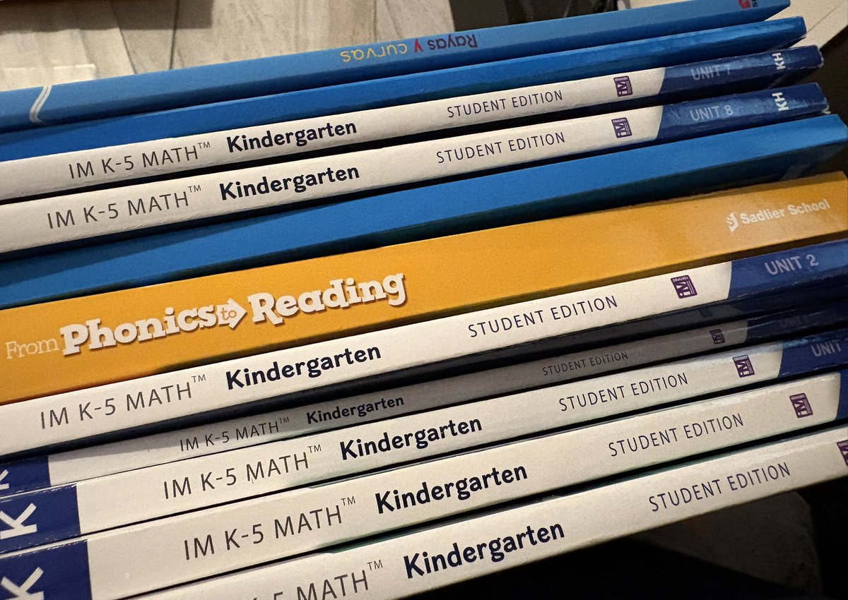 CaritoTV's tweet photo. #Kindergarten here we go! #babygirl #mommyinlove 😍👩🏻👧🏻 https://t.co/f0zXSyInfP