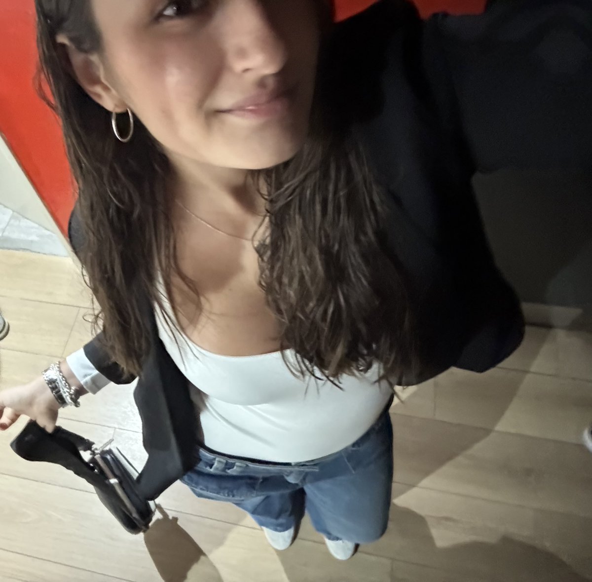 tearsleft0cry's tweet photo. holii soy cami y anto es el pollito con mas luz del mundo, la amo muchísimo y siento q estoy integrada a su fandom 💗💗gracias @enrulhada_ x el video juju t amo  #integracionap https://t.co/XADuawv3qC