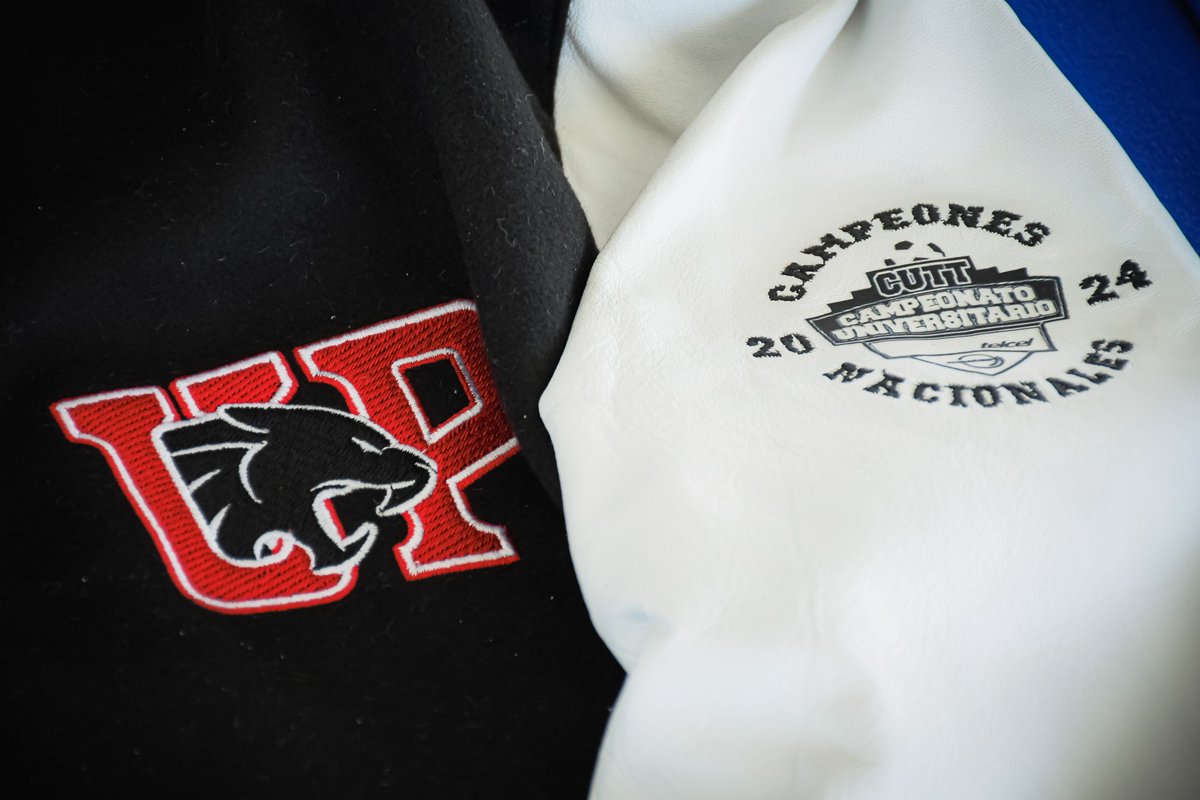 🏆 ¡Campeones CONADEIP 2023-24! 🏆
Hoy entregamos las chamarras de campeón a nuestro equipo de fútbol y cuerpo técnico.
Agradecemos al Consejo de Patronos por hacer posible este reconocimiento.
¡Muchas felicidades panteras!