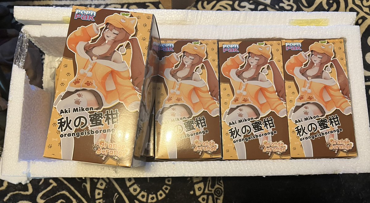 okay, this is genuinely so surreal to see my actual figures here in front of me!!!! aaaaaaa this is so cool!!! 🥺❤️