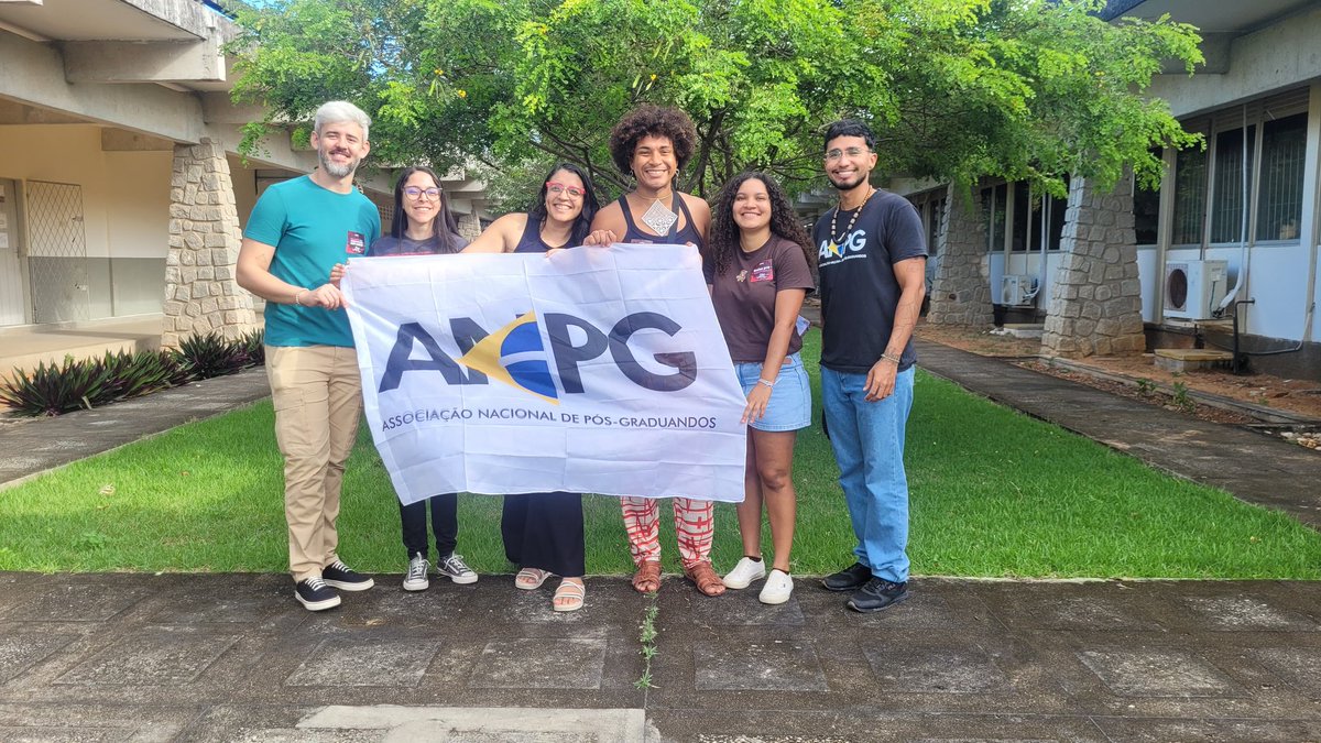 ufrnDCE's tweet photo. 📢 Hoje, a pós-graduação esteve em luta por ajuste das bolsas e defesa da previdência social para os(as) pesquisadores(as)! ✊

Participaram do ato estudantes do PPGTur e PPGCS da UF, além de discentes do Programa de Pós em Educação Profissional do IF.

📸 Confira os registros https://t.co/dIVBtgP6qy