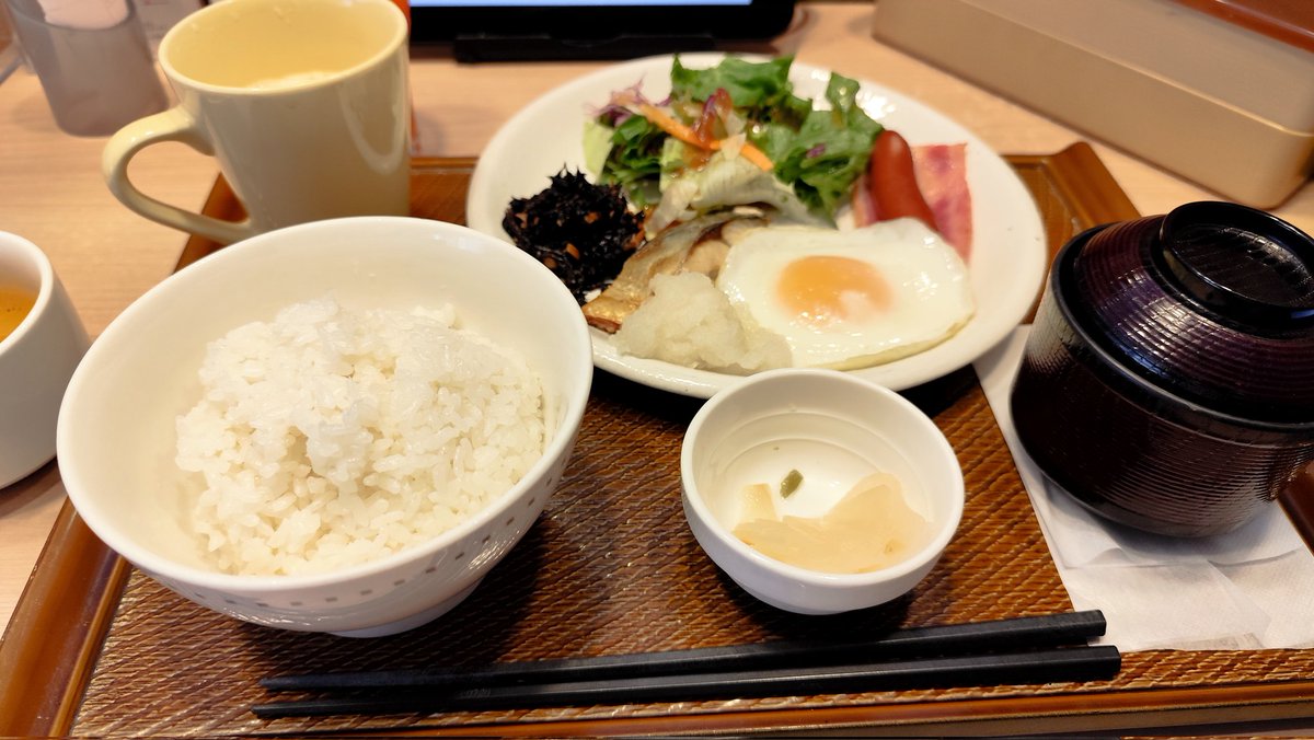 今日も待機中にガストモーニング☕️
ちょっと高い和食セットにしてみた