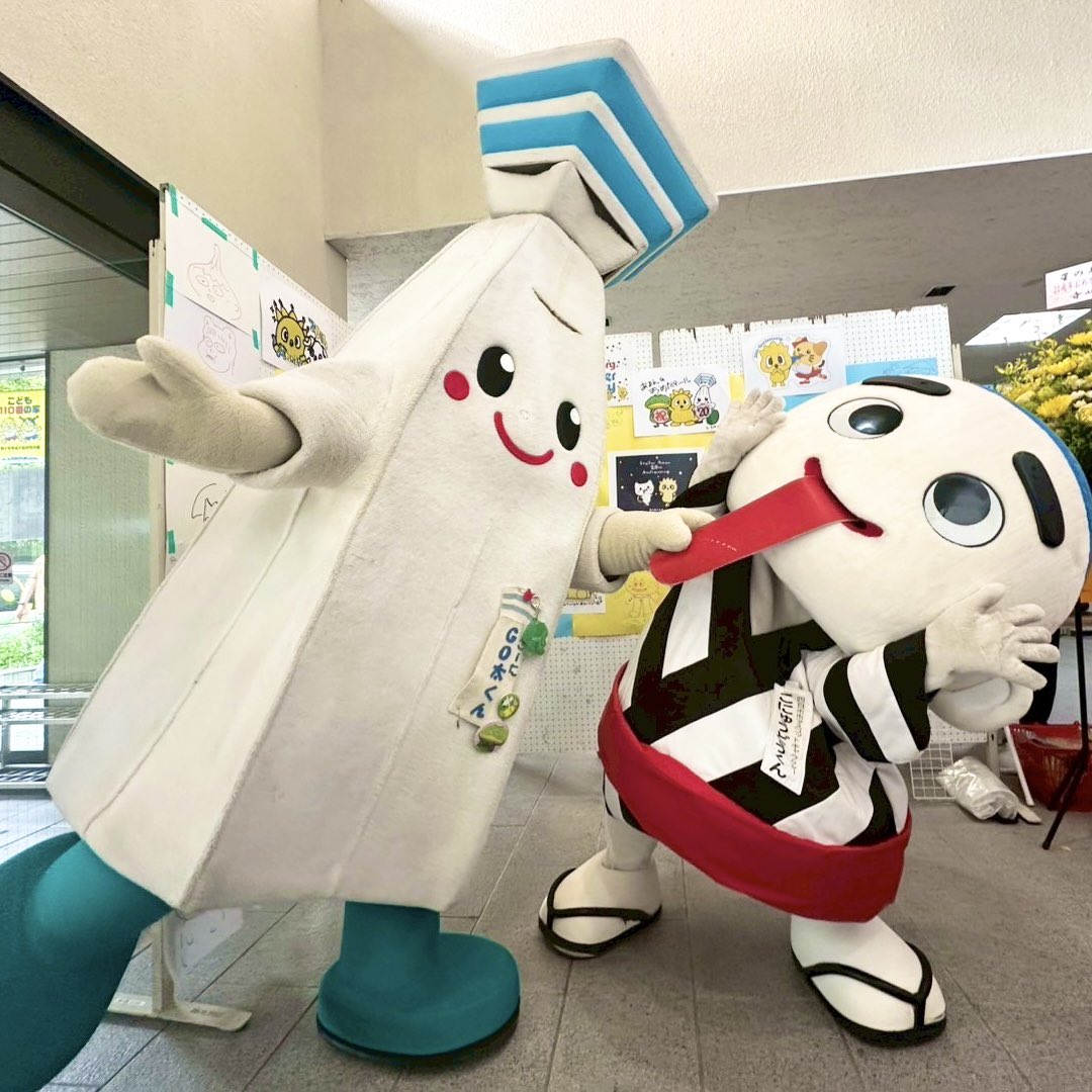 おはようかい(￣👅￣)ﾉ
８月１３日は #函館夜景の日 なんだって〜いつも見ている #四日市港ポートビル からの #工場夜景 も最高だけど、#ＧＯ太くん が生まれた #五稜郭タワー のからの夜景も見てみたいな〜🌃