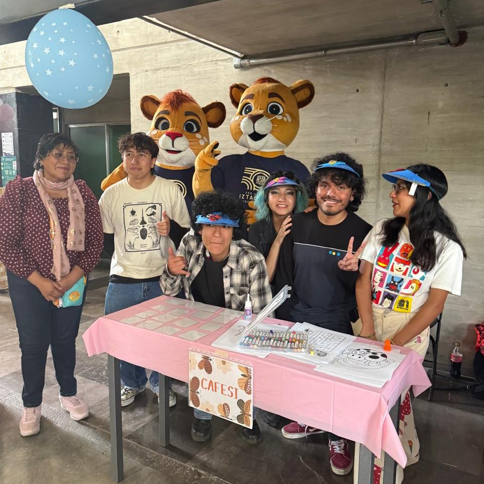 FESI_UNAM's tweet photo. El "Izta-kids" dio inicio a sus actividades donde niñas y niños, acompañados de sus padres, vivieron un día en la mini ciudad científica explorando laboratorios, resolviendo retos y ganando "iztapesos" para ser canjeados por premios y sorpresas.
#FESI #UNAM https://t.co/U1735RYl2d