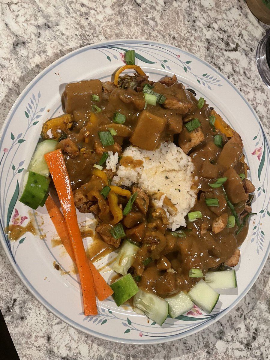 Somebody stole a couple bites of my curry when I wasn’t looking 😤 BUT omg look how scrumptious 😋