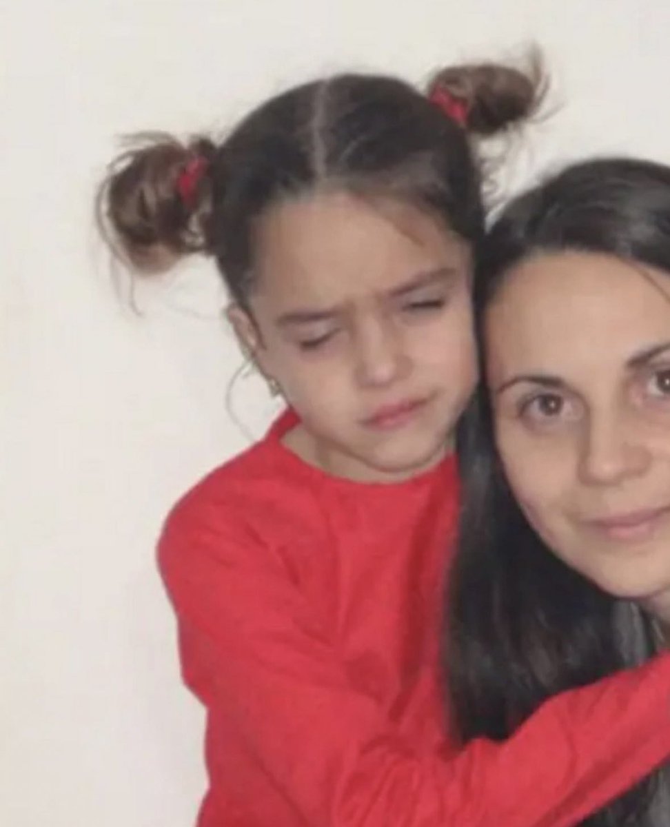 swifthada's tweet photo. holiii soy cam (17/🇦🇷) sigo a anto desde octubre/noviembre del año pasado, yo la amo y la voy a defender siempre si ella ma!ta a alguien voy a decir bueno algo habrá hecho
no sé si estoy tan integrada en el fandom pero bueno eso, ns siganme soy copada beso 😚 #integracionap https://t.co/c4gfQmbyrH