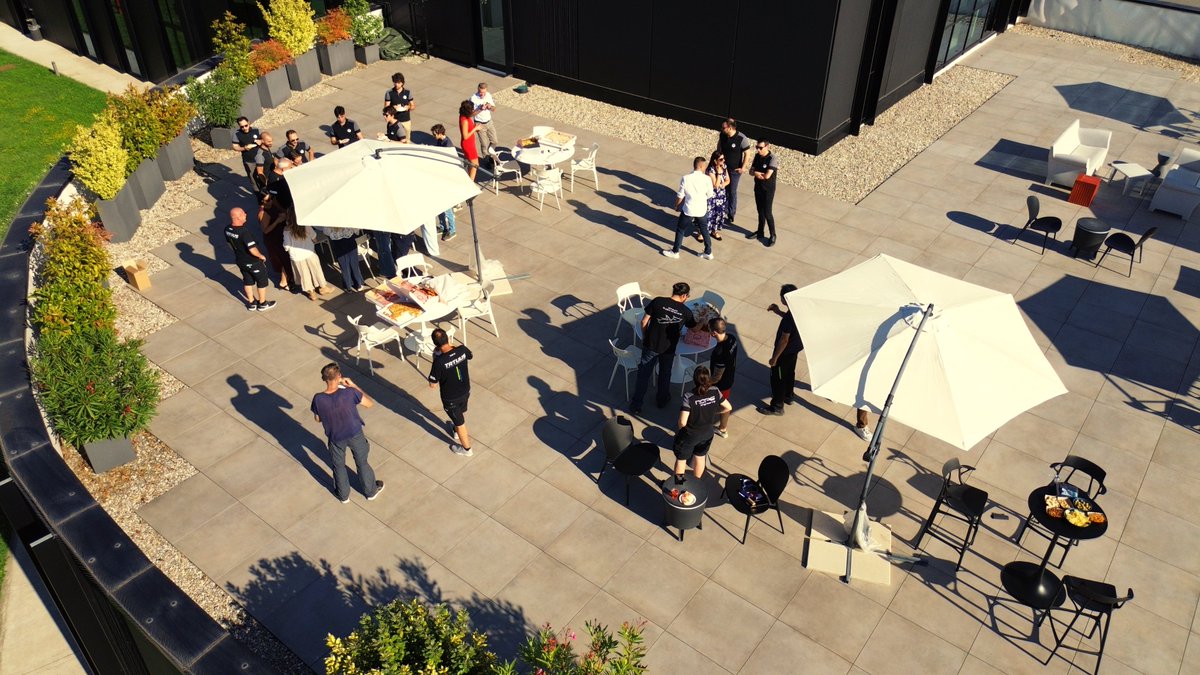 🌞 Hot summer. Hotter terrace. Coolest crew.
Pizza, music &amp; team spirit with NOPE Engineering and Tatuus Racing — even off track, we’re full throttle. 🏎️🍕🥂
#NOPEengineering #motorsport #engineering #racing #teamwork #teamworkmakesdreamwork #tatuusracing #cocktail #summer #party