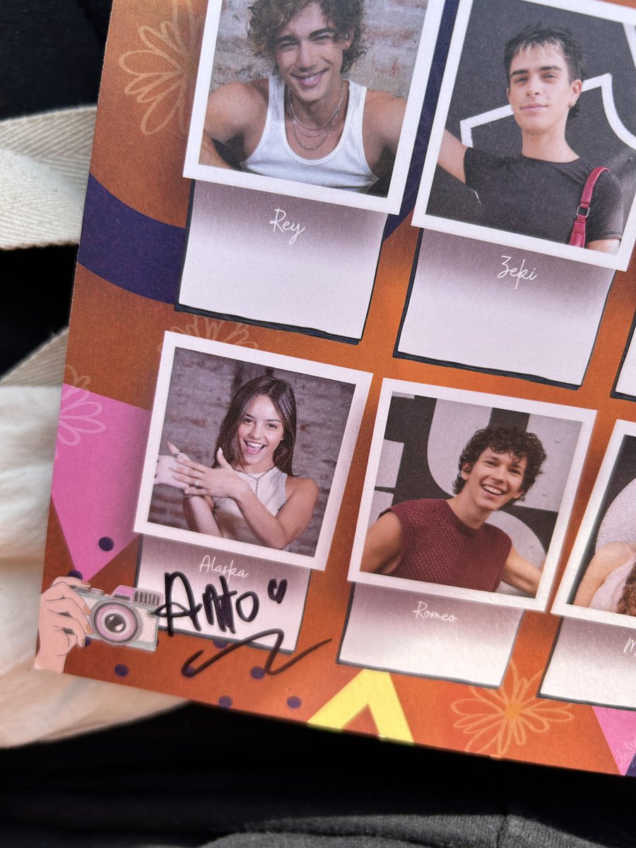 midnightpodest's tweet photo. holisss soy ami | 16 🇦🇷 | amo a anto con todo mi corazónnnn, la pude ver varias veces y la adoro, es super amable y cariñosa, estoy muy ansiosa por ver a alaska otra vez y también por conocer a caaaaamii 🤏🏼🤏🏼, por siempre anto por siempre 🤍 #integracionap https://t.co/xBr4WnzQut