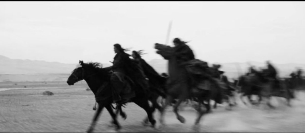 ابنهب عشري ياملا وازبن العضيان
وابا خيل علوى خيل مزحم تناحيها

ابا انهبك يا طفل المها قايد الغزلان
على مهرةٍ كن الوضيحي تباريها 

الابيات لـ الذويب بن كمي ابن عريفان ..

#حمول_الخيل