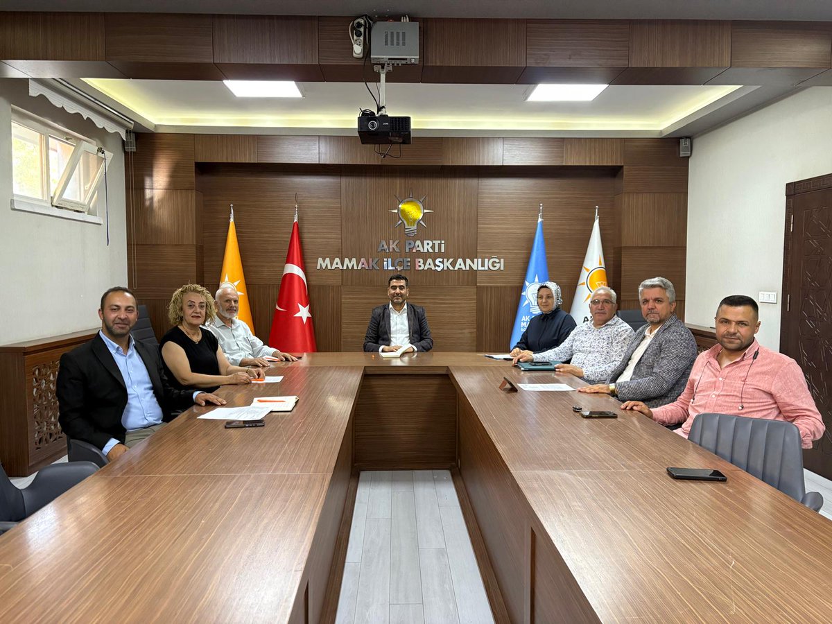 Siyasi ve Hukuki İşler Başkanımız Ramazan DOĞAN başkanlığında haftalık olağan yürütme kurulu toplantımızı gerçekleştirdik.