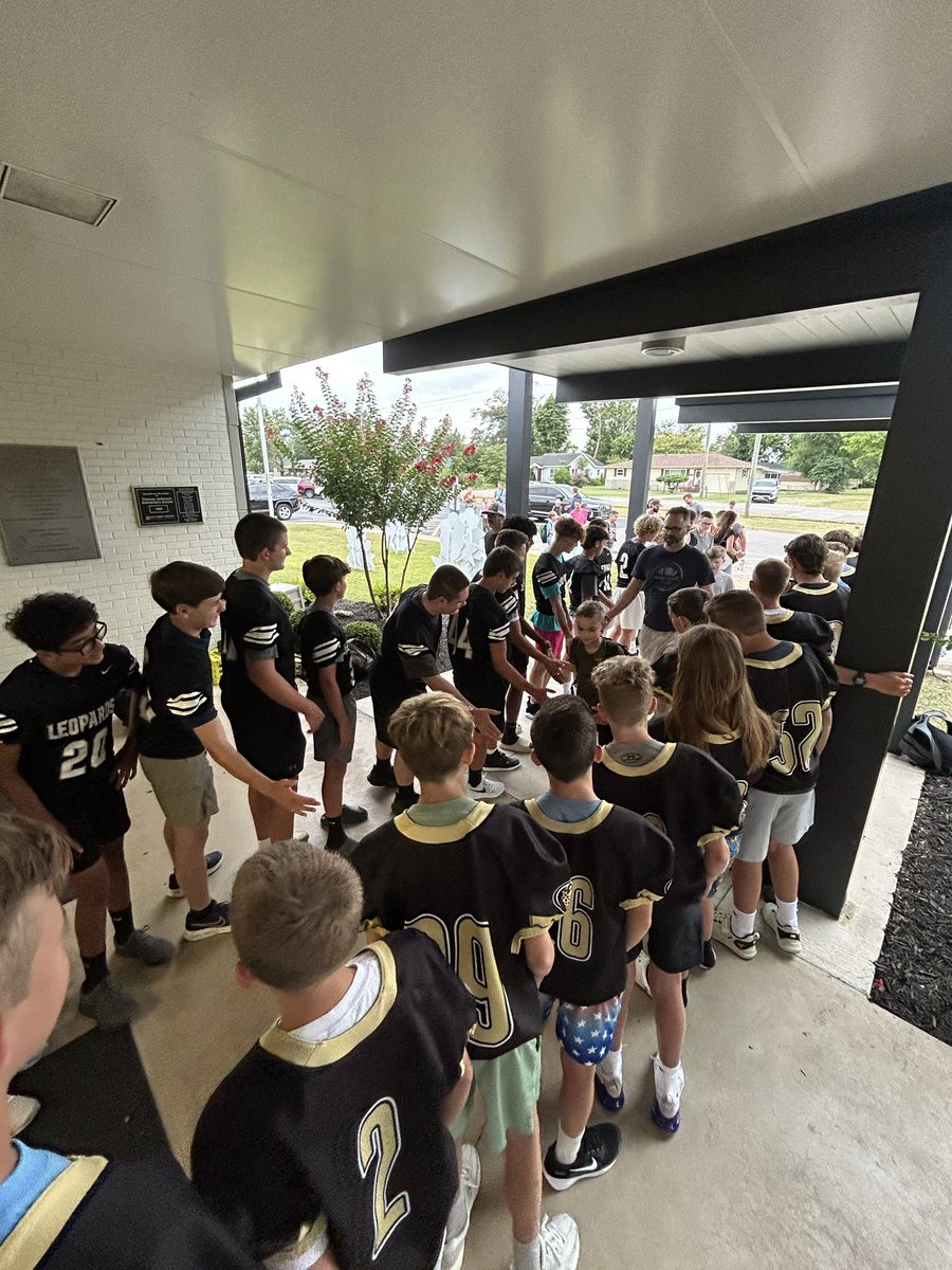 LeopardsFB's tweet photo. First day of school. 40+ guys got up early to welcome the kids at Thomas Jefferson Elementary, then walked across the street to kickoff their own school year.  #LeopardPRIDE @LJHSLeopards https://t.co/1j4jlWawaF