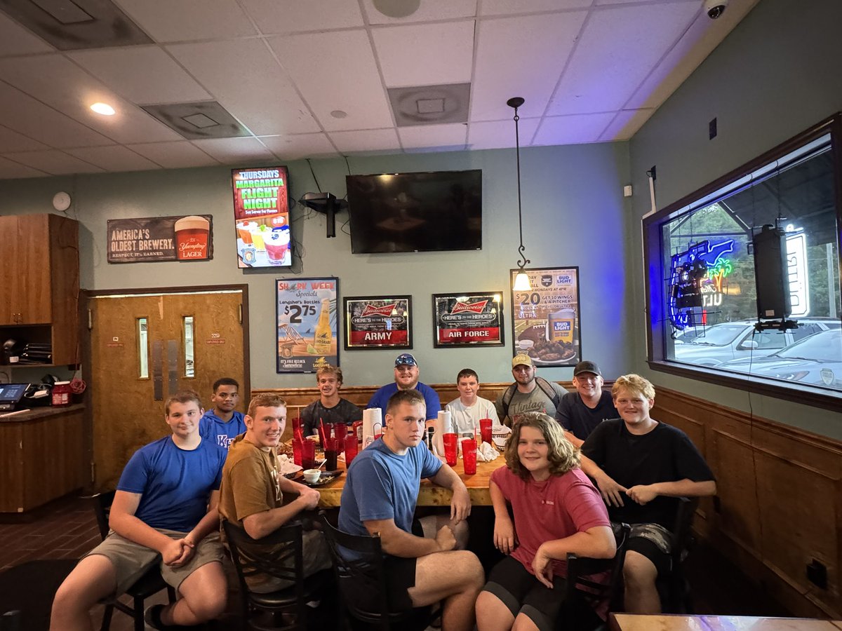 First OL dinner of the season! 

#OneTribe