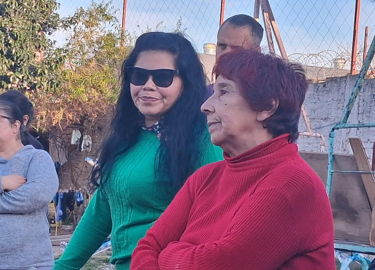 Nicolas del Caño (@nicolasdelcano) on Twitter photo Estuve con @hernand_nati en el barrio Santa Clara de Isidro Casanova, junto a Luciana y las compañeras del MULCS que forman parte de la lista del <a href="/Fte_Izquierda/">Frente de Izquierda Unidad</a> en La Matanza.
En los barrios del conurbano, olvidados por todos los gobiernos, vecinas y vecinos se organizan y la Estuve con @hernand_nati en el barrio Santa Clara de Isidro Casanova, junto a Luciana y las compañeras del MULCS que forman parte de la lista del <a href="/Fte_Izquierda/">Frente de Izquierda Unidad</a> en La Matanza.
En los barrios del conurbano, olvidados por todos los gobiernos, vecinas y vecinos se organizan y la