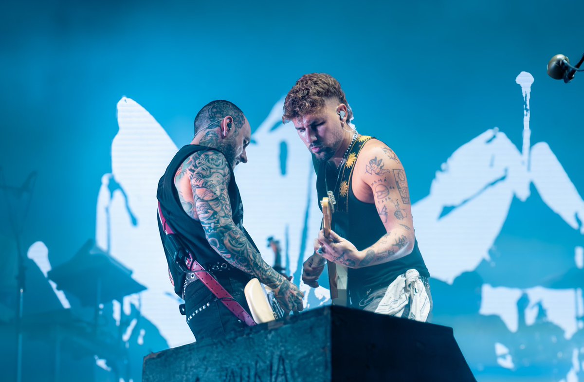 Laura 🥀 tweet media