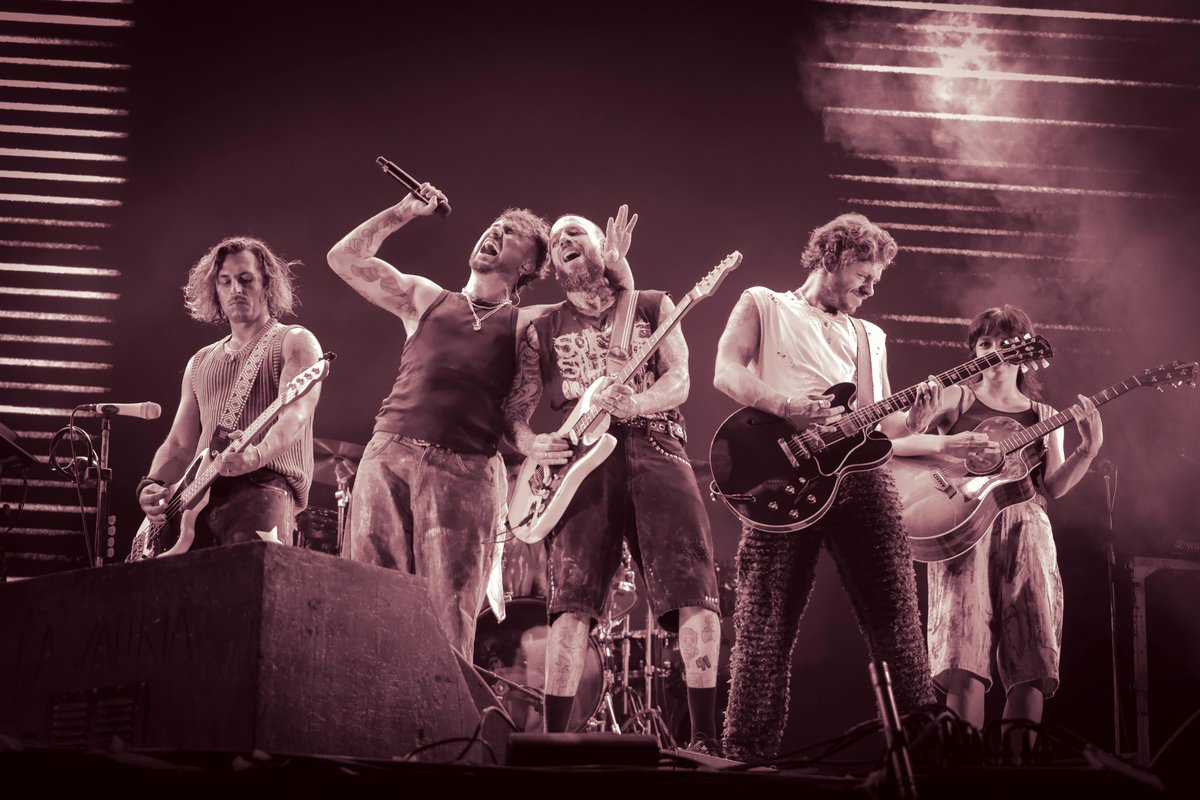 Laura 🥀 tweet media