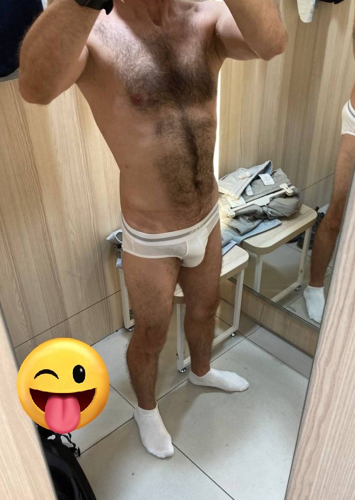 izmir biseks aktifim. yaş 40. seyehat sorun değil. sadece kadınlar ve pasifler 👍🏻 #aktif #izmirgay #izmirgayarama #izmirGayAra #hairygay #hairy #daddy #gay