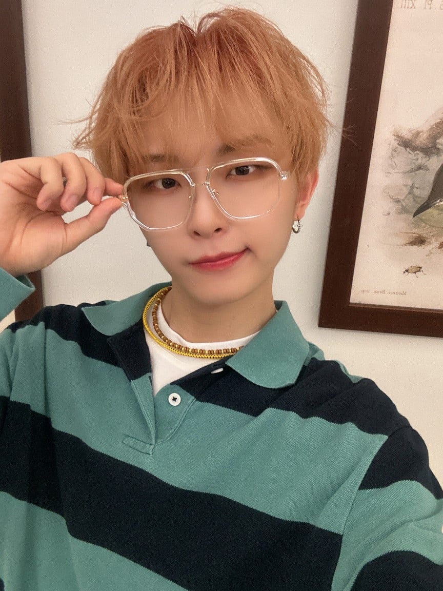 GLOBAL_NTX's tweet photo. #NTX on Plus Chat [250812]

"Today's NTX 🍭

We successfully finished filming with another different look from yesterday's 🤗
NTFUL, how was your day?!"

(1/2)

#엔티엑스 https://t.co/9dWjgW69MS