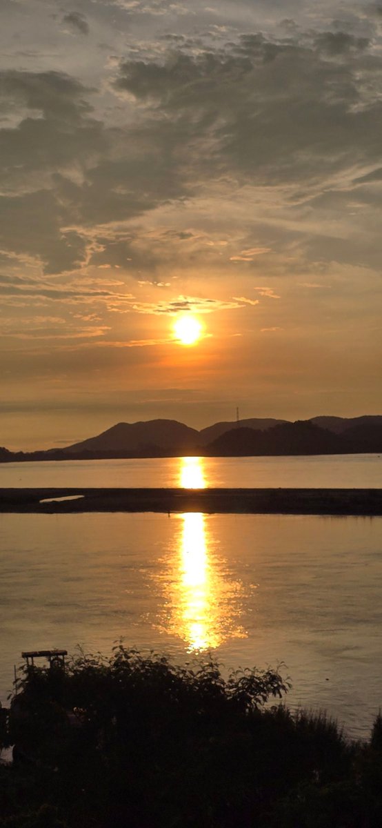 PrithishClicks's tweet photo. #Sunset 

📍Brahmaputra 

#AwesomeAssam https://t.co/EULVceMr3q