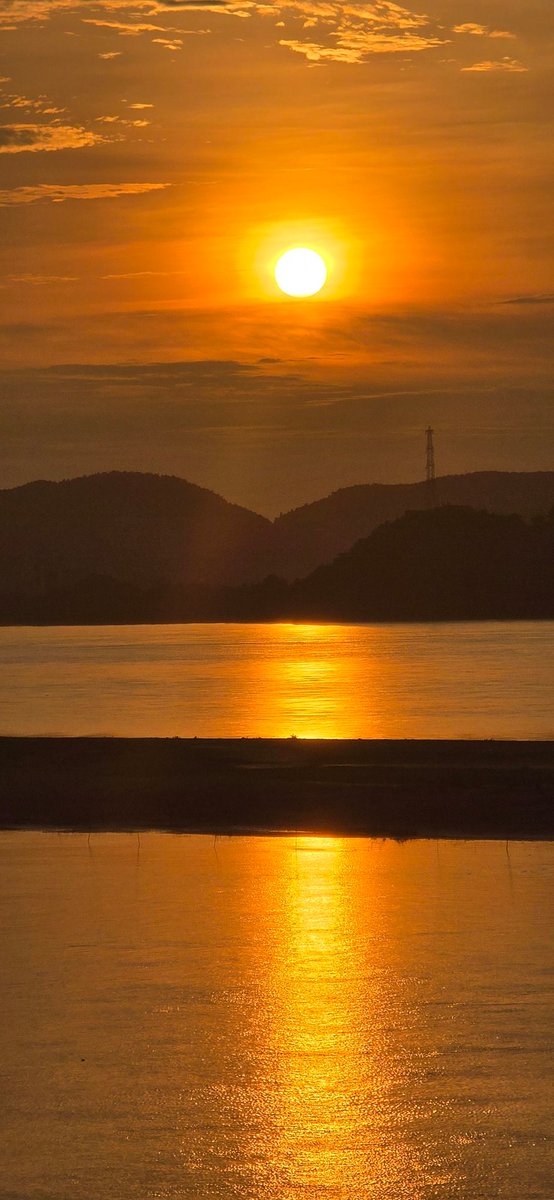 PrithishClicks's tweet photo. #Sunset 

📍Brahmaputra 

#AwesomeAssam https://t.co/EULVceMr3q