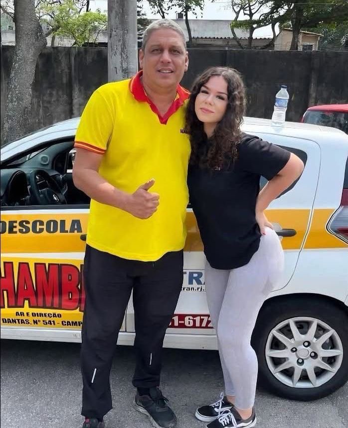 Passou na auto escola e fez um agrado no instrutor ☠️

(Segue o fio 🧶👇🏻)