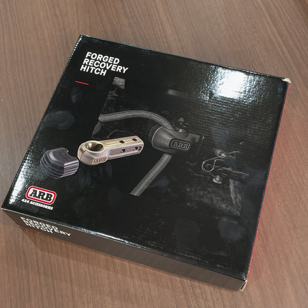 最も過酷なリカバリー状況を想定して開発された、ARBリカバリーヒッチ🦾

鍛造7075航空機グレードアルミニウムを使用した本商品は、クラス最強の性能とカッコ良さを両立したプロフェッショナル向け本格リカバリーギアです😎

※50mm角用
※ソフトシャックル専用
（スチール製シャックル不可）