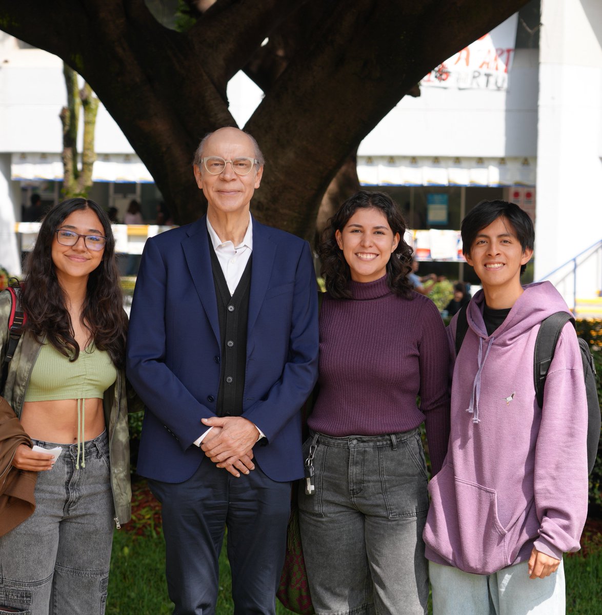 UNAM_FCPyS's tweet photo. #FotoDelDía|📚✨Así arrancó el ciclo escolar 2026-1.

Hoy realizamos un recorrido por la Facultad 🏛️ visitando salones 📖 y espacios que seguimos renovando y fortaleciendo.

FCPyS: un campus cada vez más🤝solidario,🛡️seguro,🌱sostenible,🌍plural e✨iluminado.

#DerechoATuFacultad https://t.co/RPgNo9XDCu