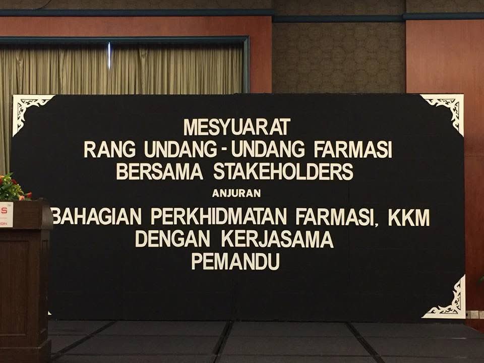 drarasu71's tweet photo. 2015 📸 @KKMPutrajaya , PEMANDU & all stakeholders agreed:
🚫 NO mandatory prescription — a back-door dispensing separation —
❗ Only after a one-payer system & all building blocks in place.

2025: NACCOL — only an advisory body — revives it again, in the name of “patient rights”, failed to look at past consensus,  pushed by vested parties ⁉️

💀 Neighbourhood GPs risk extinction → patients forced to overcrowded public KKs & hospitals & unsafe online meds (already happening)
& abuse in e-prescription. 

📢 PMX @anwaribrahim ~bring back the Health White Paper & fix long-standing GP issues or risk primary care collapse.