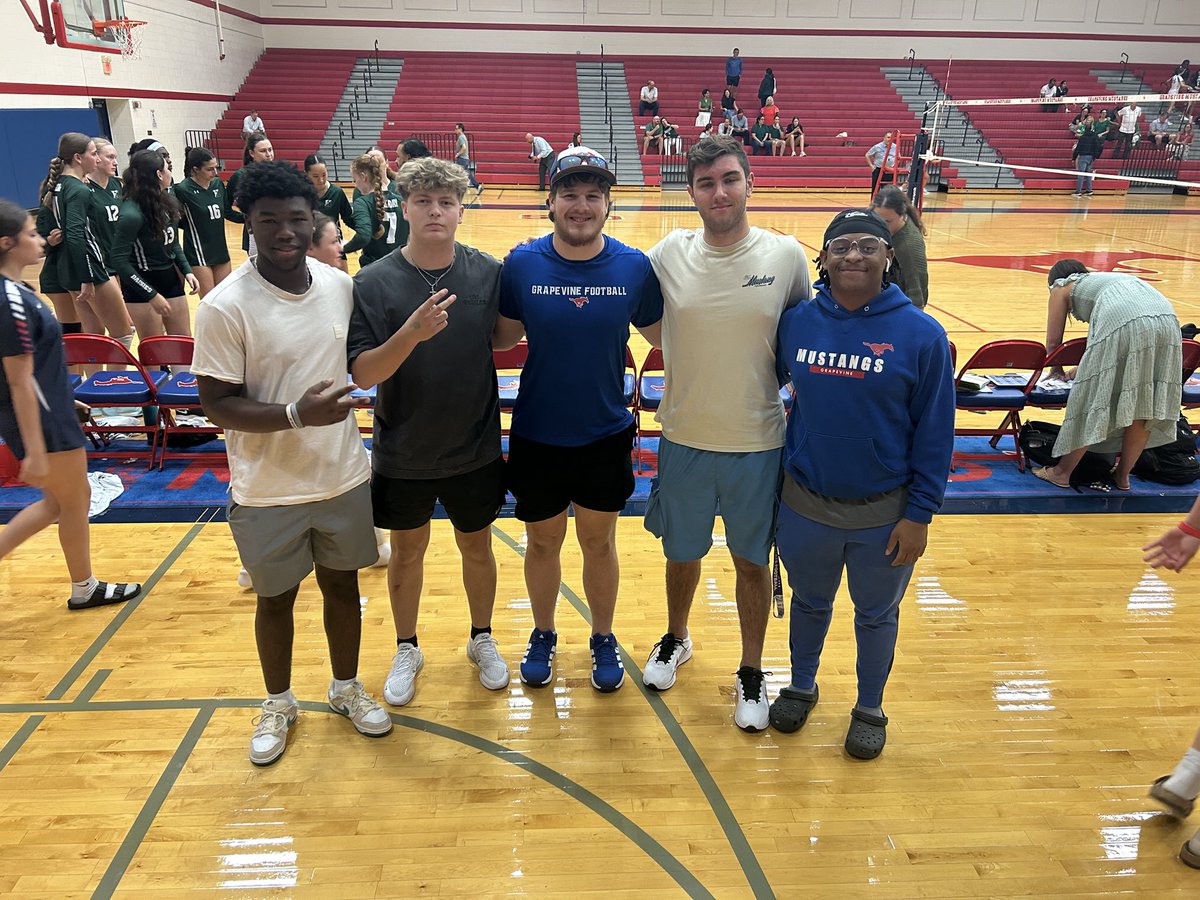 Supporting the grapevine volleyball with the boys😁<a href="/GHSMustangsFB/">GHSMustangsFootball</a> <a href="/coachrsmith12/">Coach Ryan Smith</a> <a href="/JailenHolmes/">Jailen Holmes</a> <a href="/WillMasonTX/">Will Mason</a>