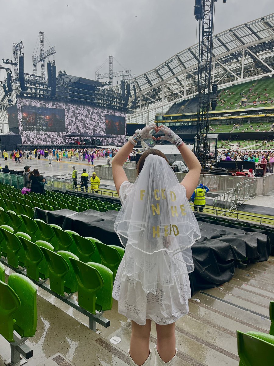 jess20n's tweet photo. @taylornation13 The life of a showgirl vs. the life of a fangirl. so magical  
🫶🫶
@taylornation13 https://t.co/8UjMSbAocM