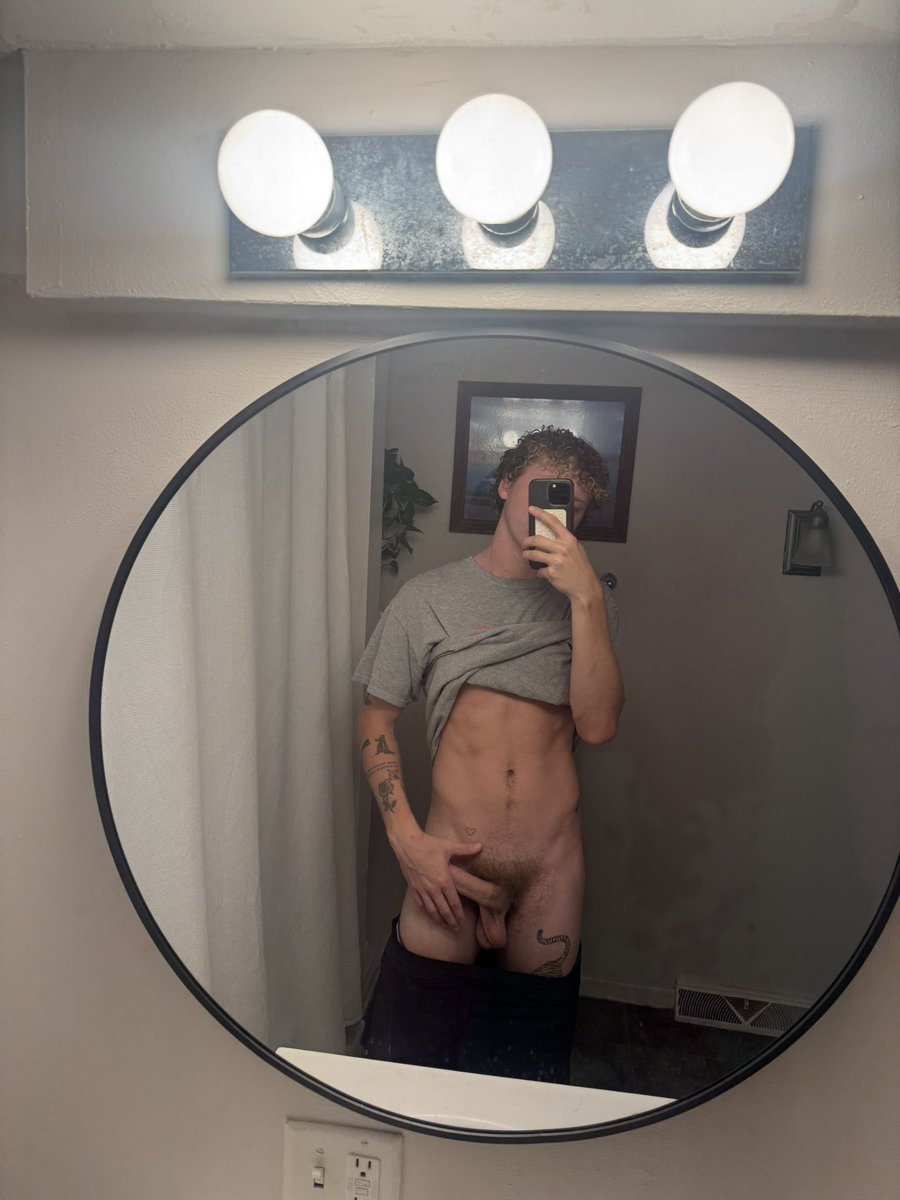 jackhollywoodx's tweet photo. Who helping me get off tonight? https://t.co/eBa9HR664O
