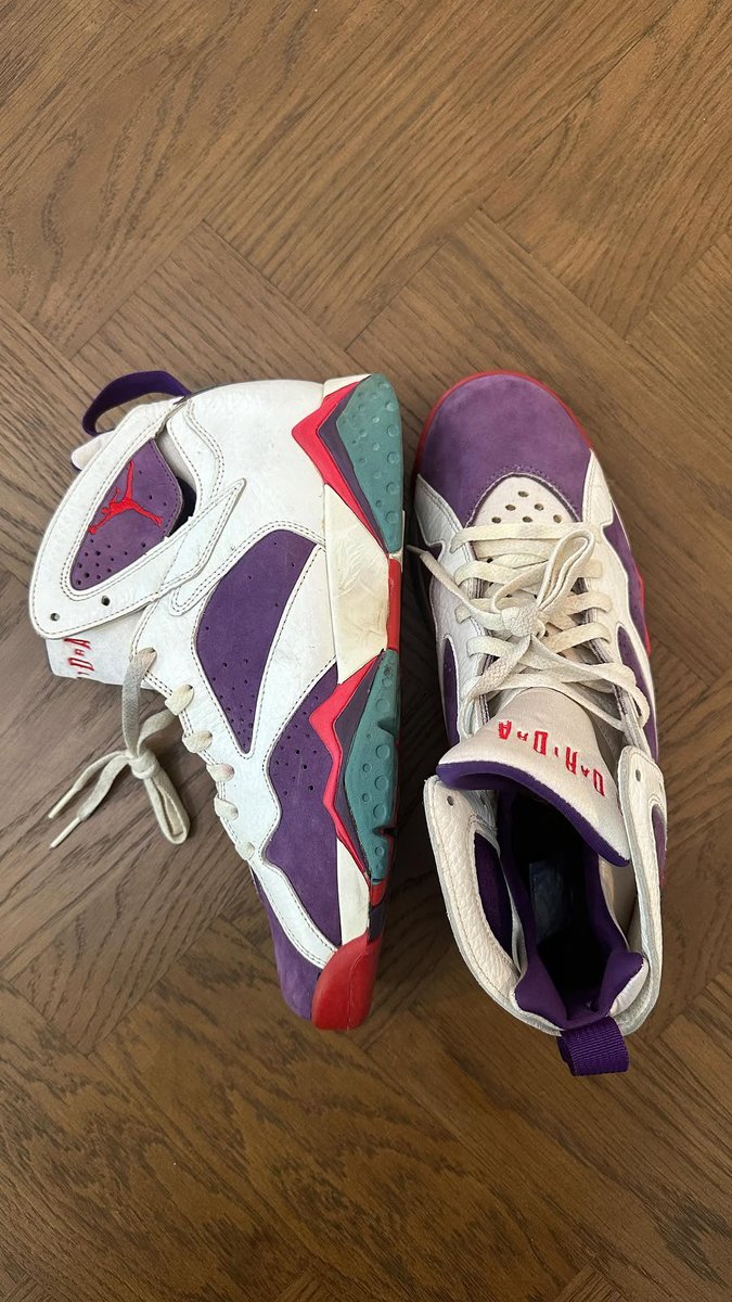 JustFreshKicks's tweet photo. Unreleased OG Air Jordan 7 “Joker” sample from 1992 🤯 https://t.co/qCpkB8yoWJ