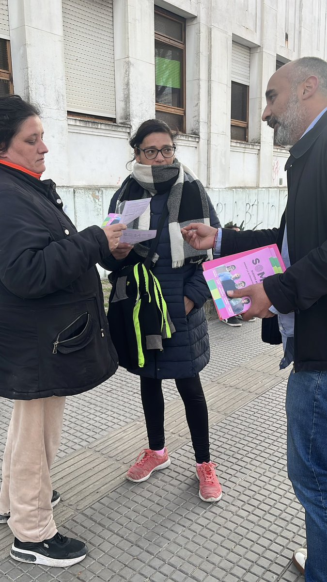 🫆 Caminando cada calle, conversando con cada vecino y comerciante 

👉🏽 Estuvimos recorriendo Villa Elvira, escuchando a cada vecino y contando las propuestas de <a href="/somosbsaslp/">Somos Buenos Aires - La Plata</a>.

👎🏽 Los vecinos están cansados de las falsas promesas del gobierno municipal que no llega a 5 cuadras